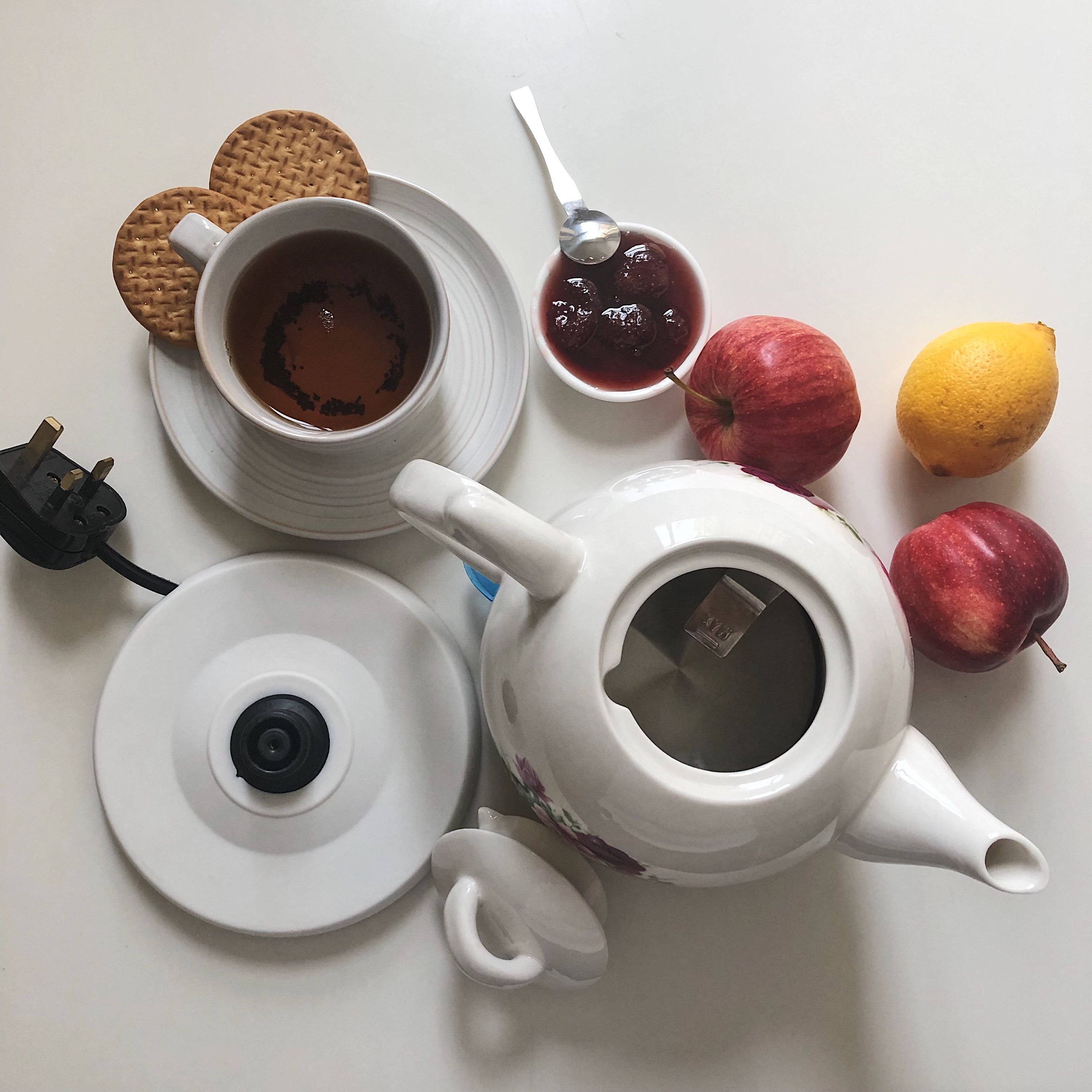 White Country Rose Ceramic Kettle - 1L